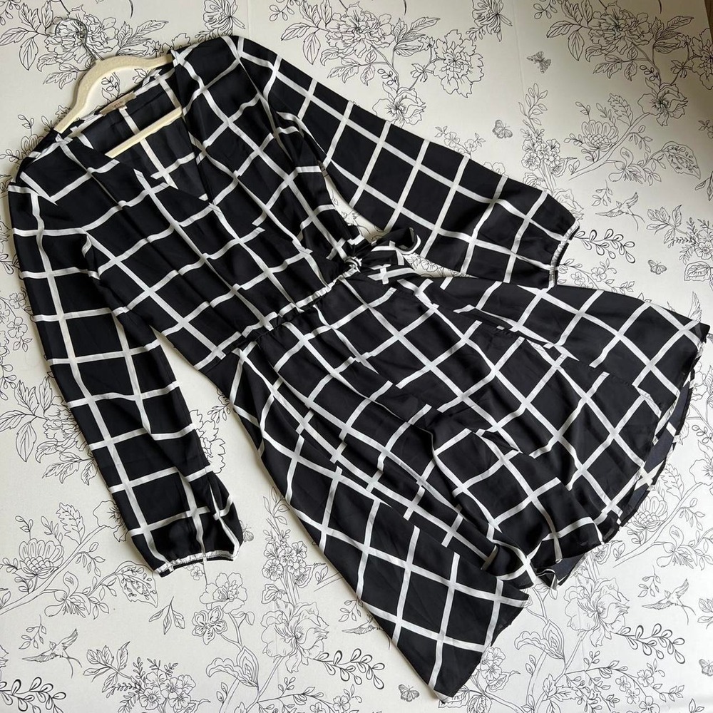 Lark & Ro Black & White Mesh Long Sleeves Wrap Dress in size Large
